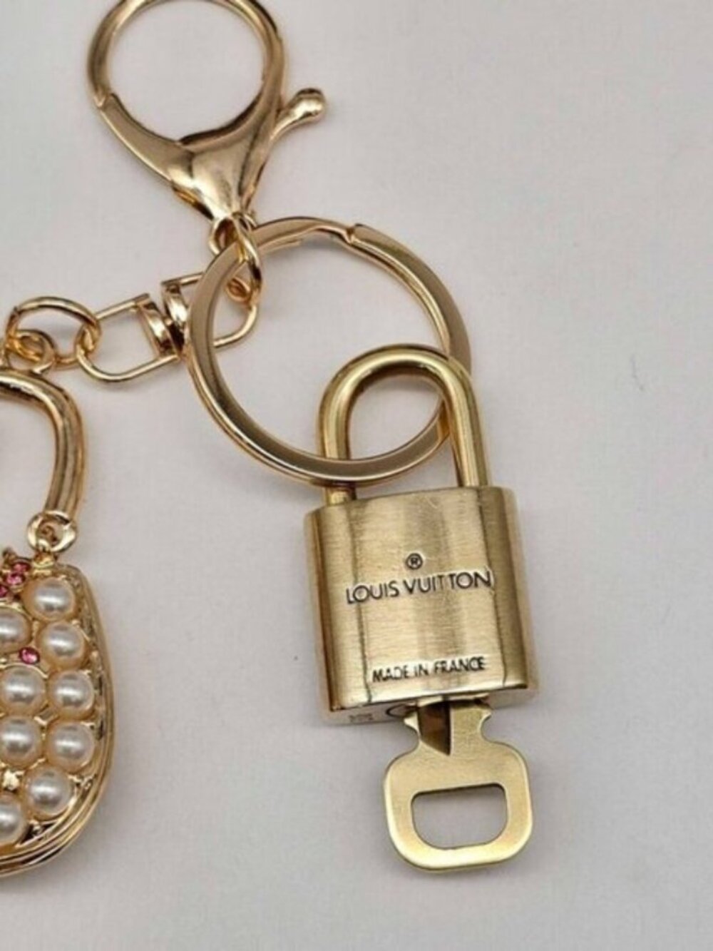 Louis Vuitton Authentic Gold Padlock 🔑 Key + Stylish Bag Unbranded Charm - Picture 4 of 7
